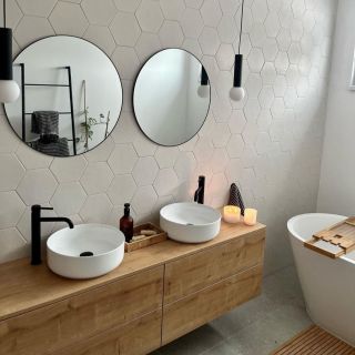 Zariaďujete novú kúpeľňu alebo plánujete jej rekonštrukciu? ✅💧Objavujte moderný kúpeľňový nábytok, elegantné sprchové kúty...