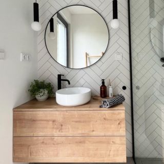 Sme nadšení, že nás naša spokojná zákazníčka označila na tejto fotke svojej novej kúpeľne! 😍 Jej kúpeľňa je jednoducho...